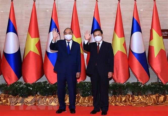 Chủ tịch nước Nguyễn Xuân Phúc hội kiến Chủ tịch Quốc hội Lào